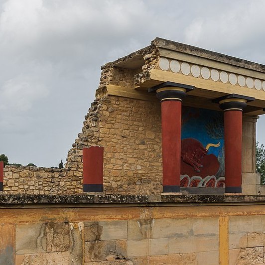 Entrata nord con riproduzione dell'affresco del toro, 1700-1400 a.C. Palazzo di Cnosso, Isola di Creta
