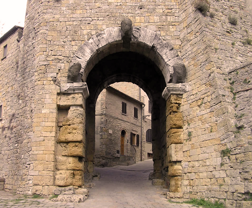 Porta dell'arco di Volterra, II sec a.C.